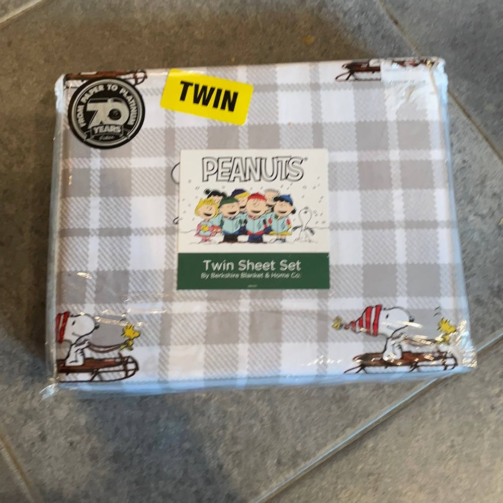 Peanuts snoopy Woodstock plaid sledding twin sheet set